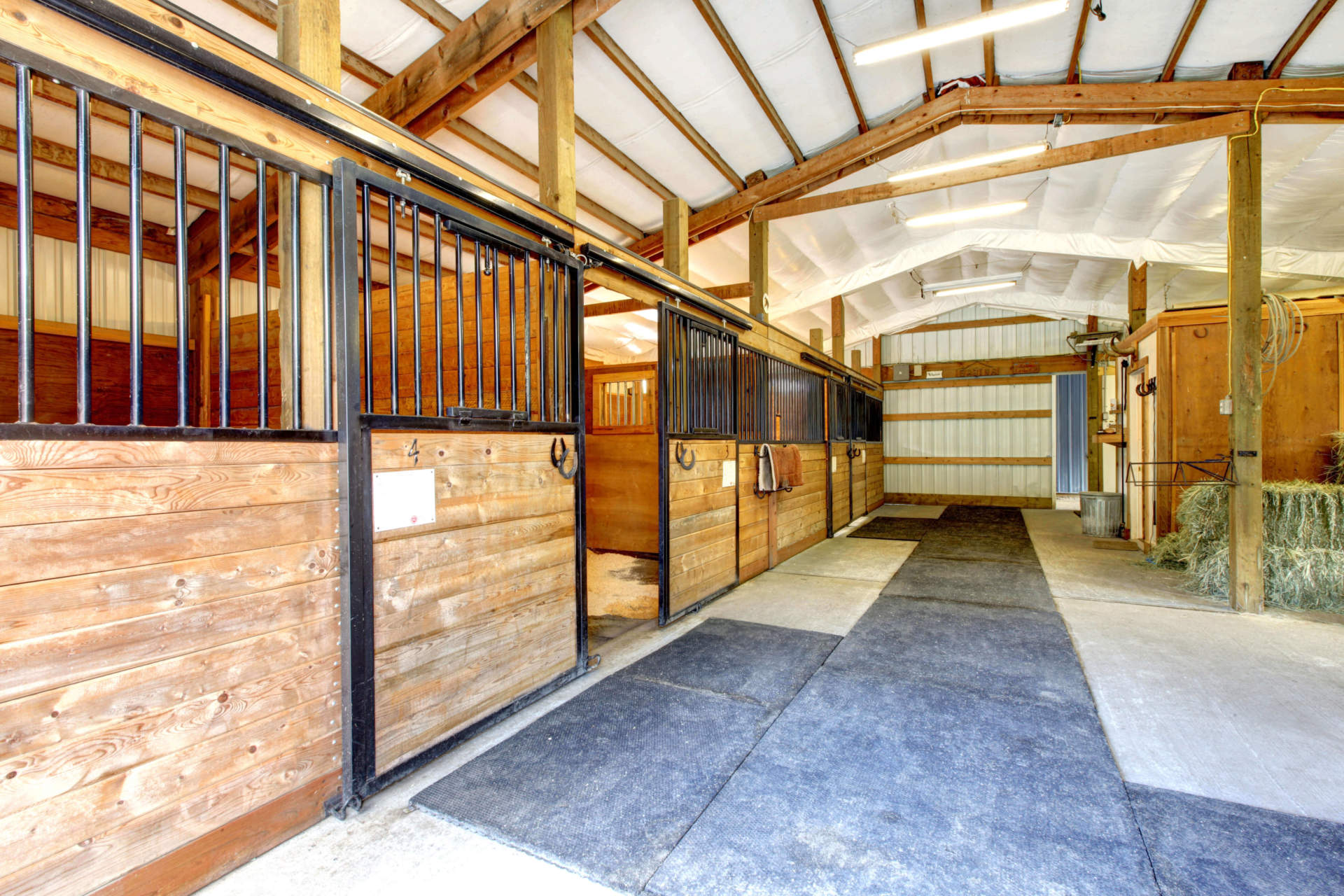 somethings-in-the-air-winter-barn-ventilation